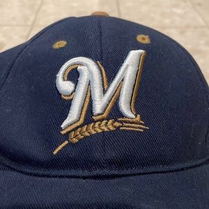Milwaukee brewers baseball hat never been worn